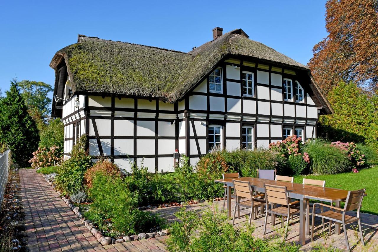 Reetdachfachwerkvilla Am Wiesengrund Bergen Auf Rugen Extérieur photo